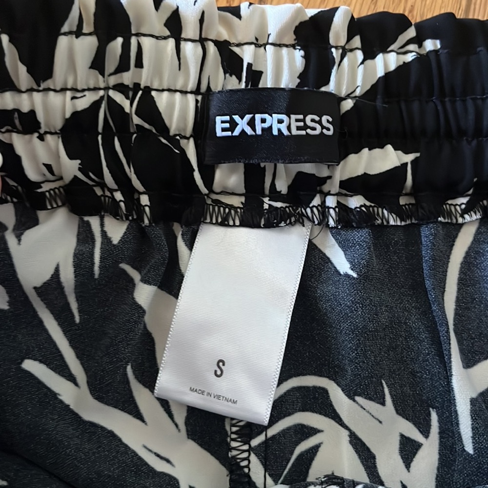 EXPRESS DRESS SHORTS - Picture 2 of 2